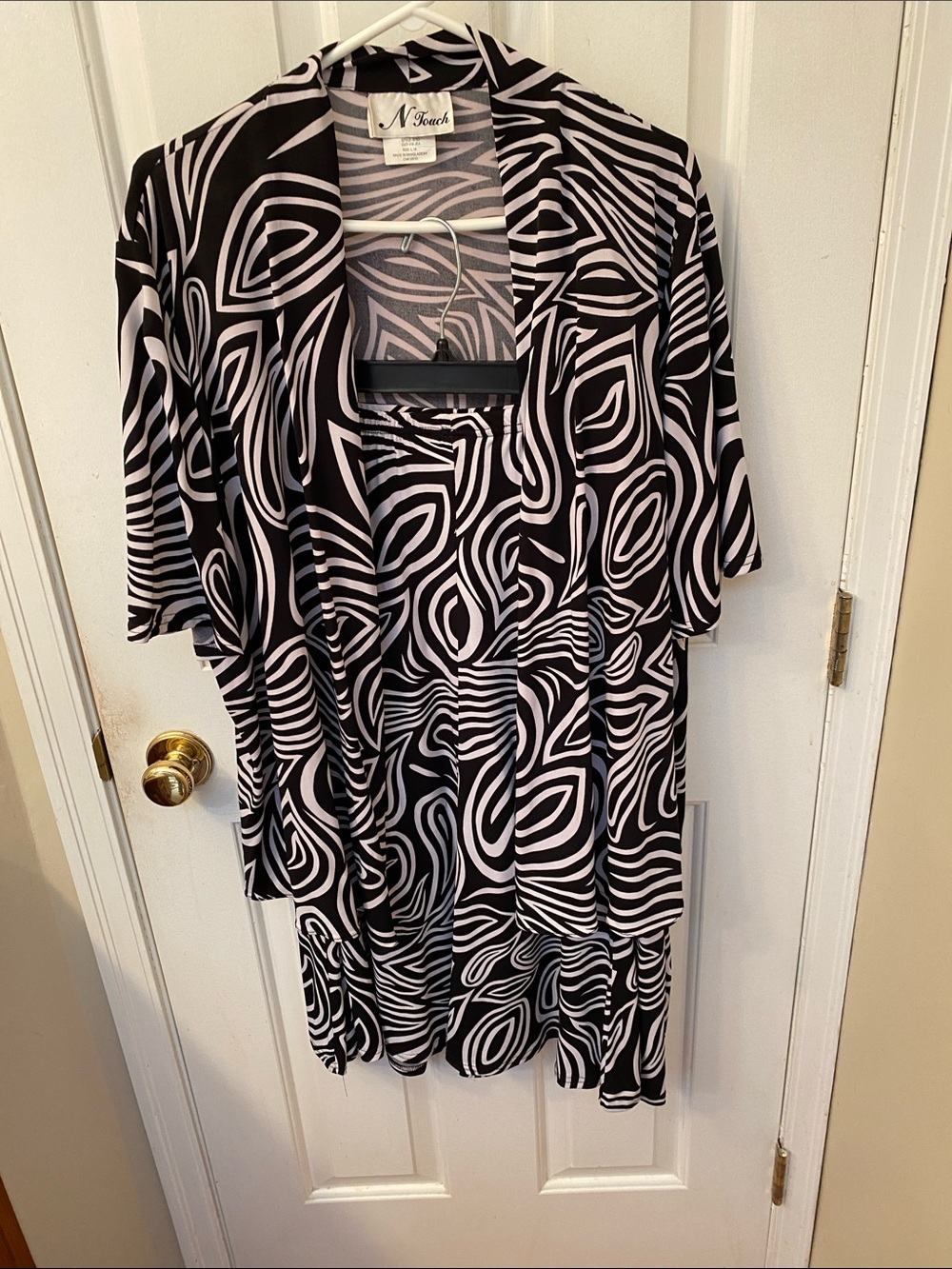 N Touch Black & White Abstract Print Open Cardigan and Skirt